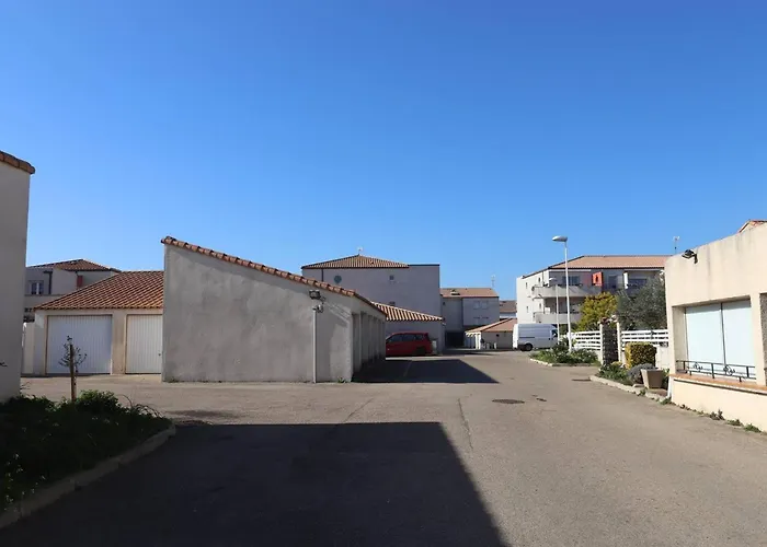 Apartment 3 Pieces Avec Terrasse, Parking Prive Et Clim Au Grau-du-roi - Fr-1-307-67